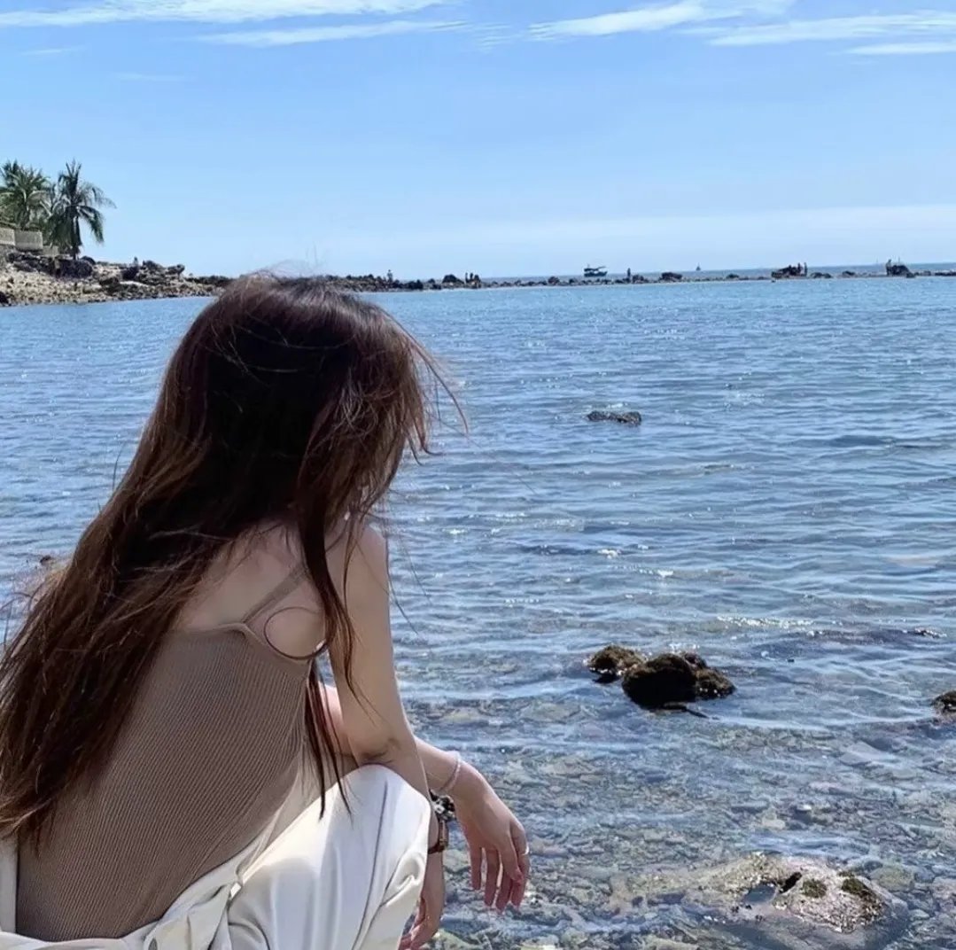 女跳水队员